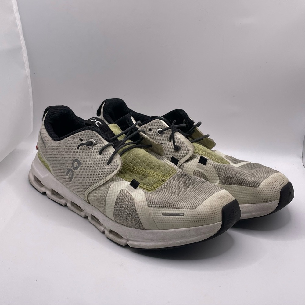On Cloud Running Shoes Size Youth 6 Activewear Athletic Gym Training